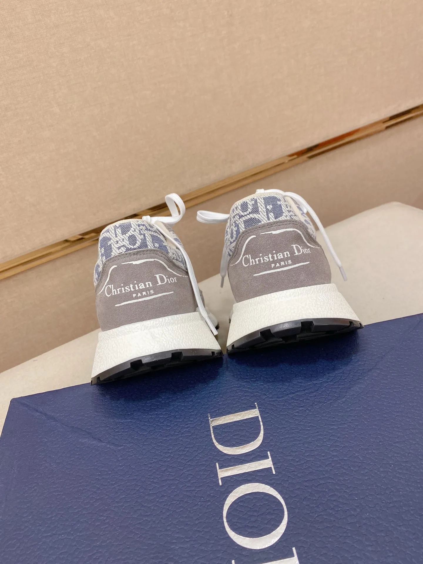 Men's shoes💰 462💰🇮🇹🇮🇹Dior d The new model is on sale at the same time at the counter. The upper 🇮🇹 is imported Italian first-layer cowhide, and the lining is fully imported sheepskin 💪💪. It is a complete 1⃣️ to 1⃣️ replica 🇮🇹💪💪, ⚠ Sole: The original sole is specially provided by the original factory. The exclusive movable molded sole is super comfortable. ⚠Original factory single goods, 🔍🔍high quality, you can enter and leave the counter at will, welcome to compare⚠. Code number: 38-44. Can be customized 45-46